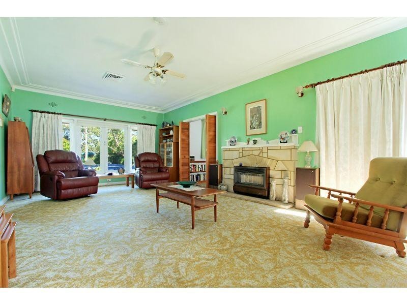 76 Woodlawn Avenue, Mangerton NSW 2500