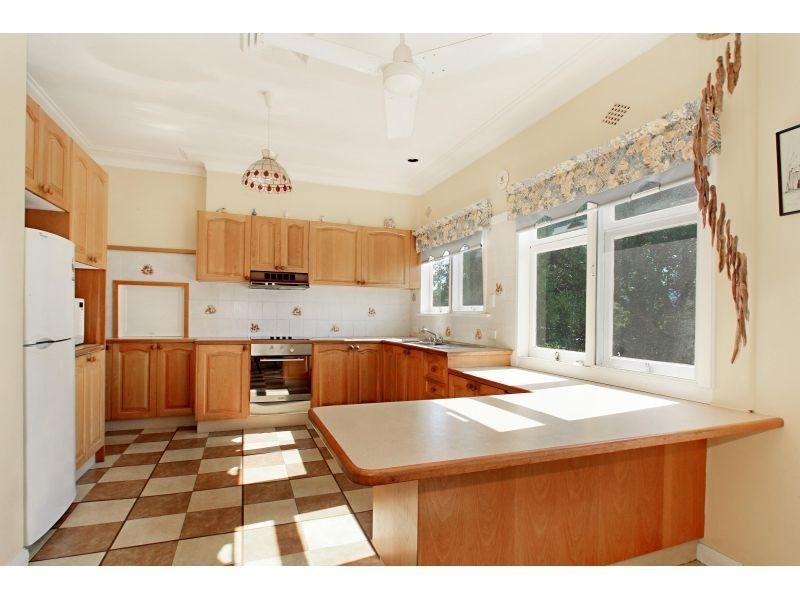 76 Woodlawn Avenue, Mangerton NSW 2500