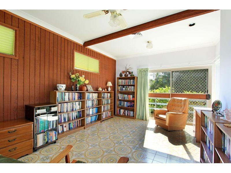 76 Woodlawn Avenue, Mangerton NSW 2500