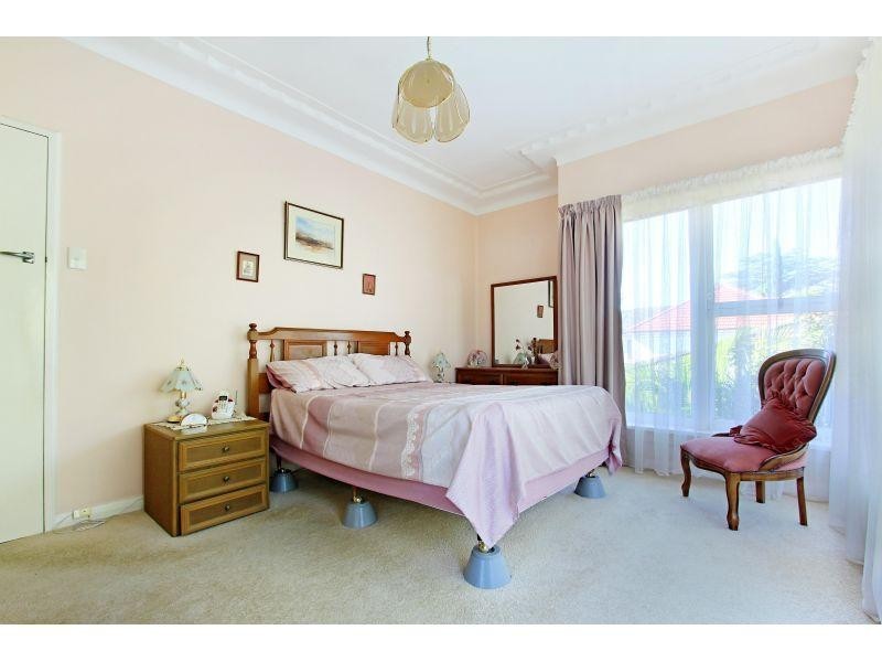 76 Woodlawn Avenue, Mangerton NSW 2500