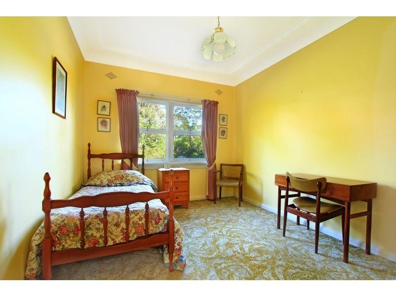 76 Woodlawn Avenue, Mangerton NSW 2500