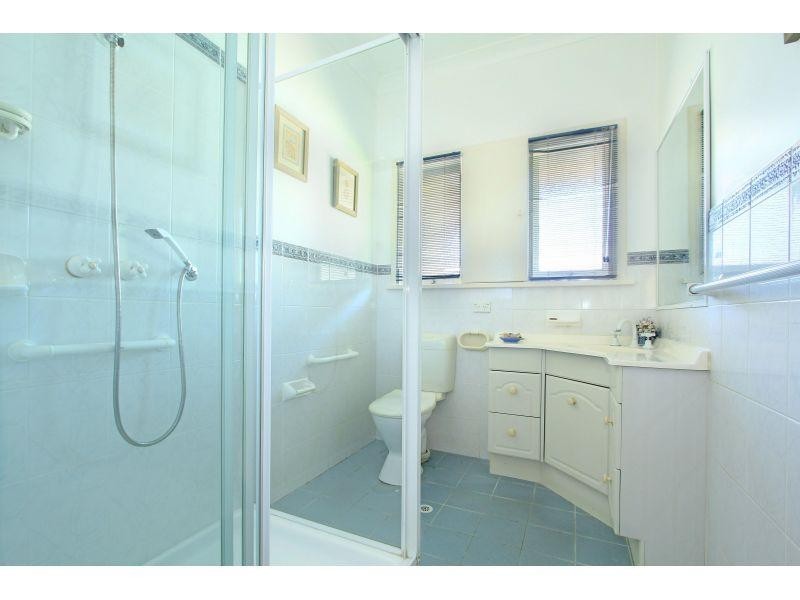 76 Woodlawn Avenue, Mangerton NSW 2500