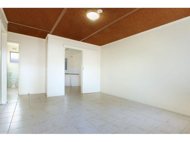 11 Pine Crescent, Coniston NSW 2500