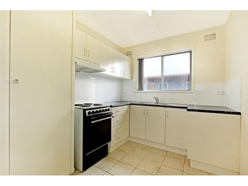 11 Pine Crescent, Coniston NSW 2500