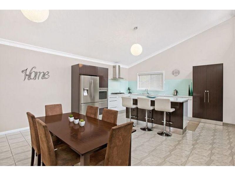 61 Iola Ave, Farmborough Heights NSW 2526
