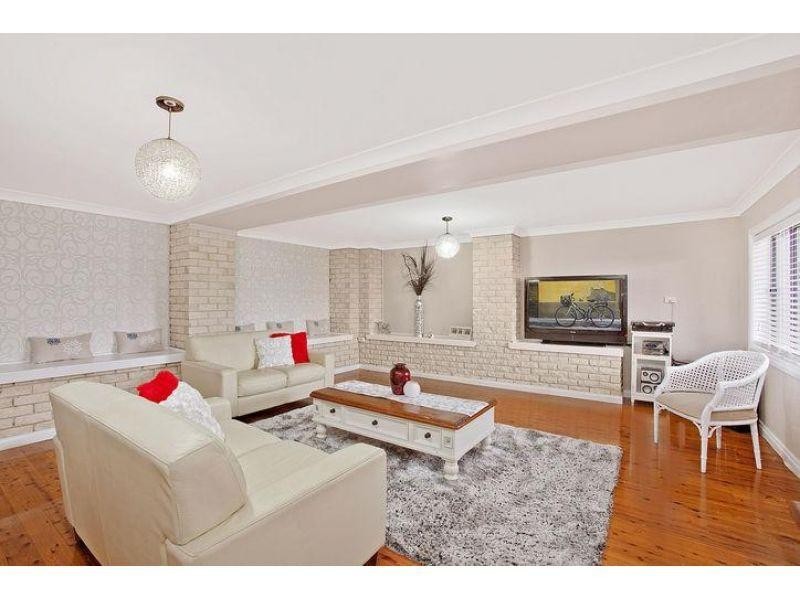 61 Iola Ave, Farmborough Heights NSW 2526