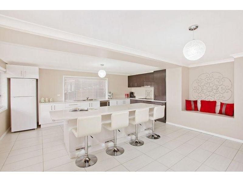 61 Iola Ave, Farmborough Heights NSW 2526