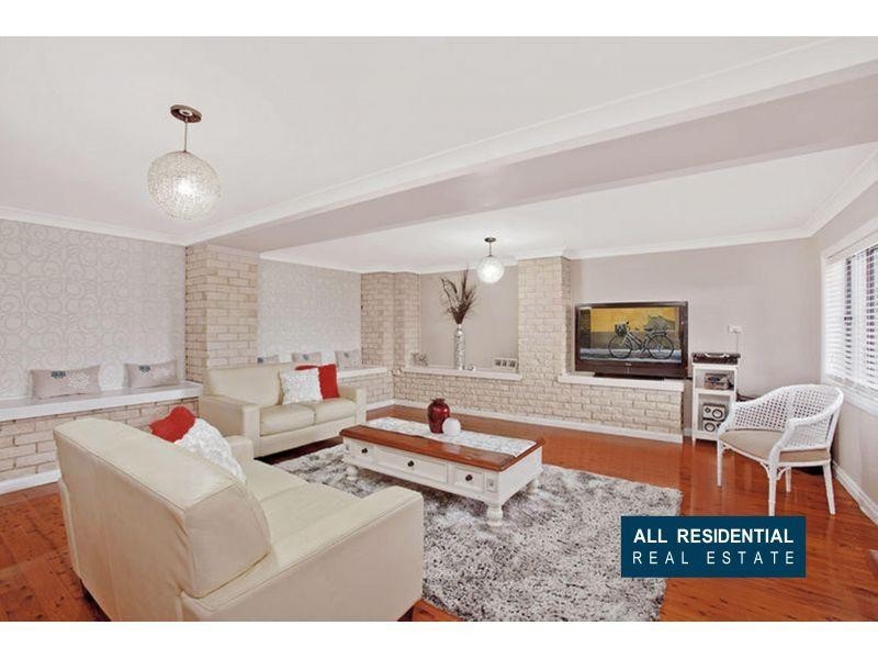 61 Iola Avenue, Farmborough Heights NSW 2526