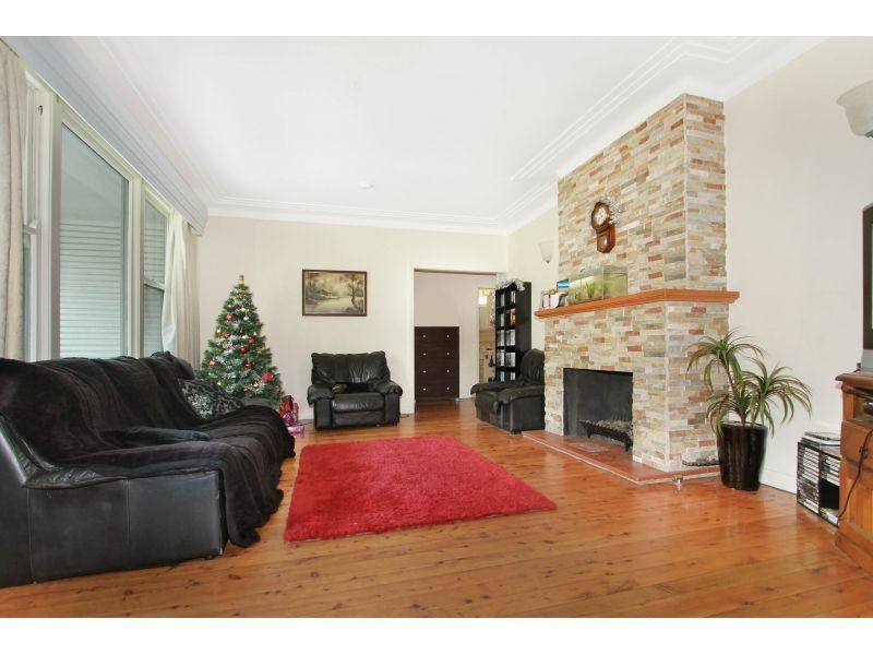 85 Bridge Street, Coniston NSW 2500