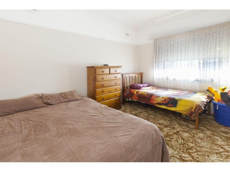 8 Third Avenue North, Warrawong NSW 2502