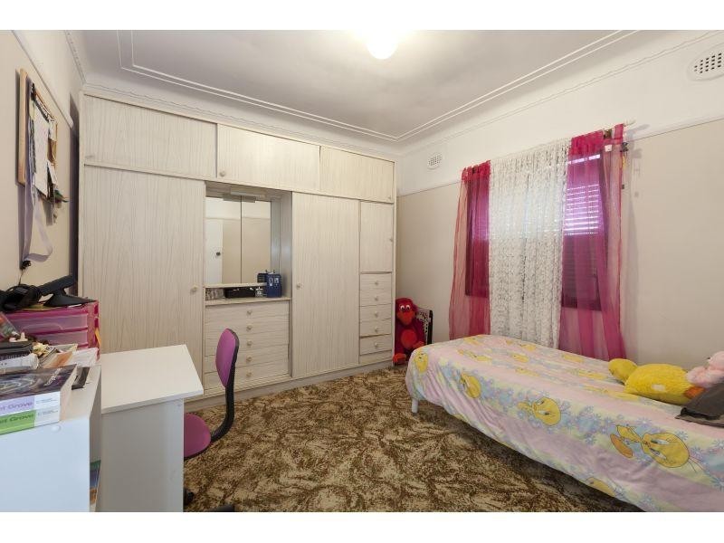 8 Third Avenue North, Warrawong NSW 2502