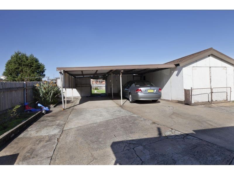 8 Third Avenue North, Warrawong NSW 2502