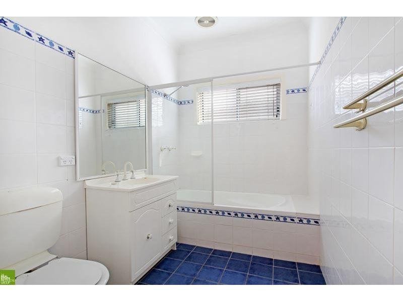 39 Beverley Avenue, Unanderra NSW 2526