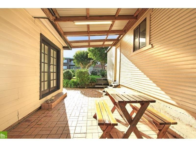 39 Beverley Avenue, Unanderra NSW 2526