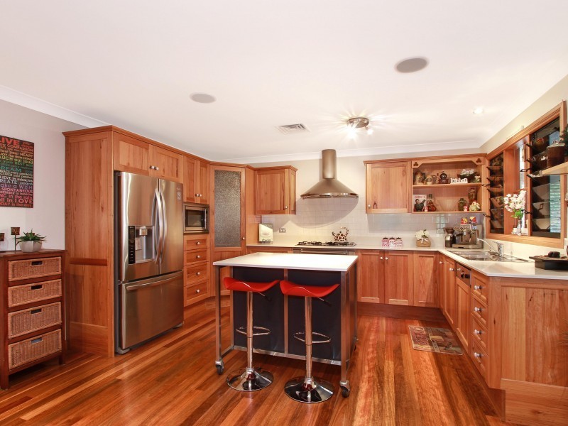 33 Avon Parade, Mount Kembla NSW 2526