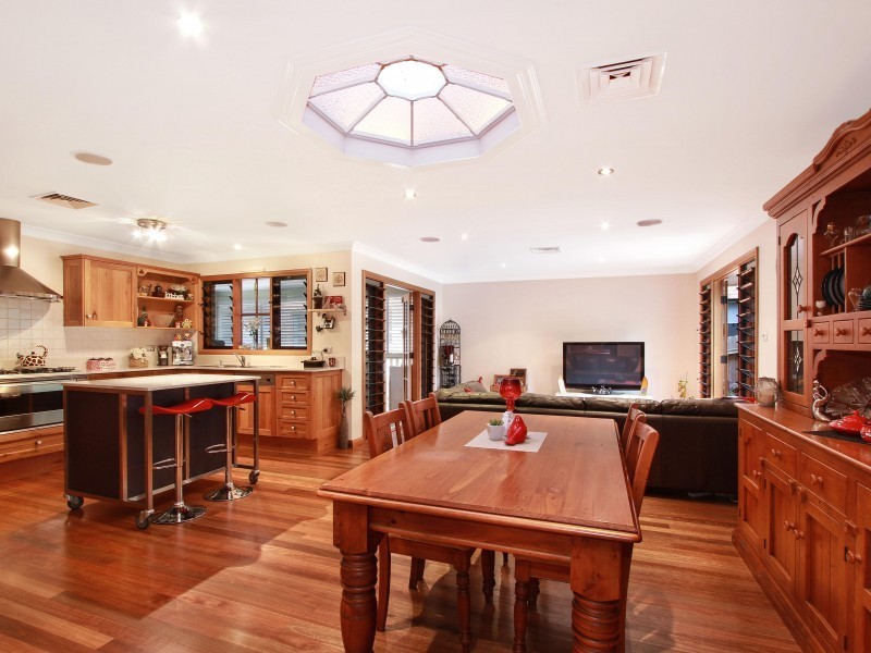 33 Avon Parade, Mount Kembla NSW 2526