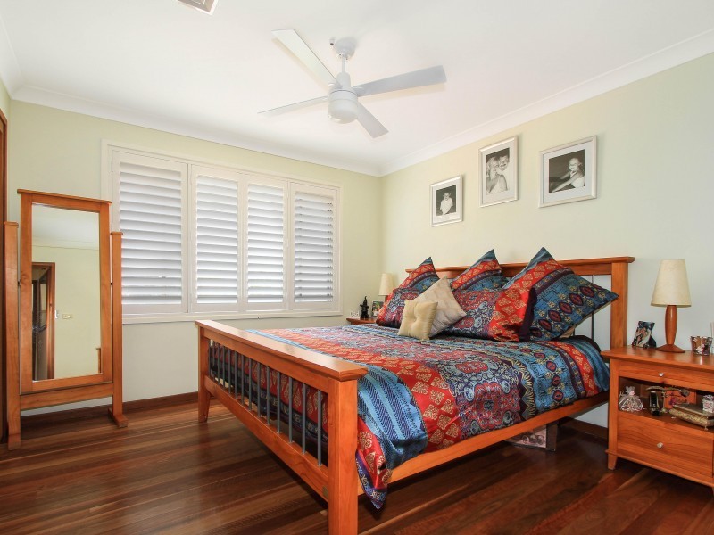 33 Avon Parade, Mount Kembla NSW 2526