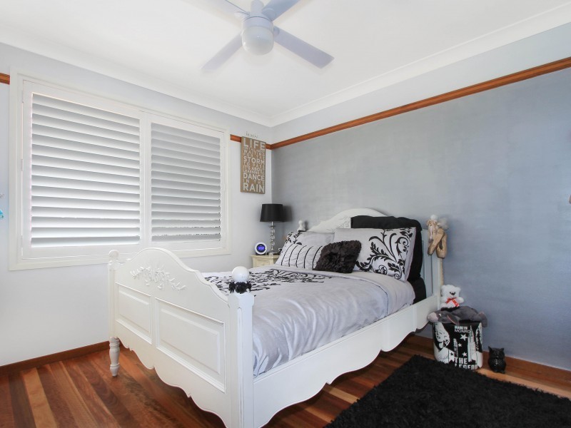 33 Avon Parade, Mount Kembla NSW 2526