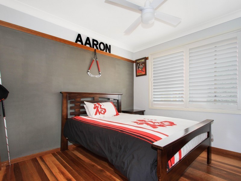 33 Avon Parade, Mount Kembla NSW 2526