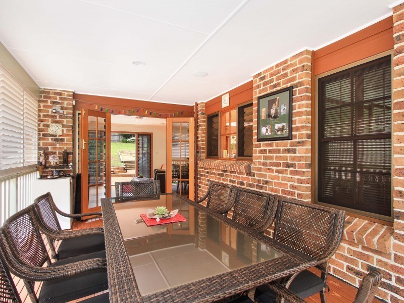 33 Avon Parade, Mount Kembla NSW 2526