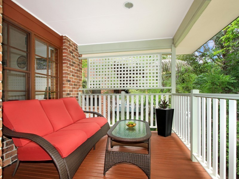 33 Avon Parade, Mount Kembla NSW 2526