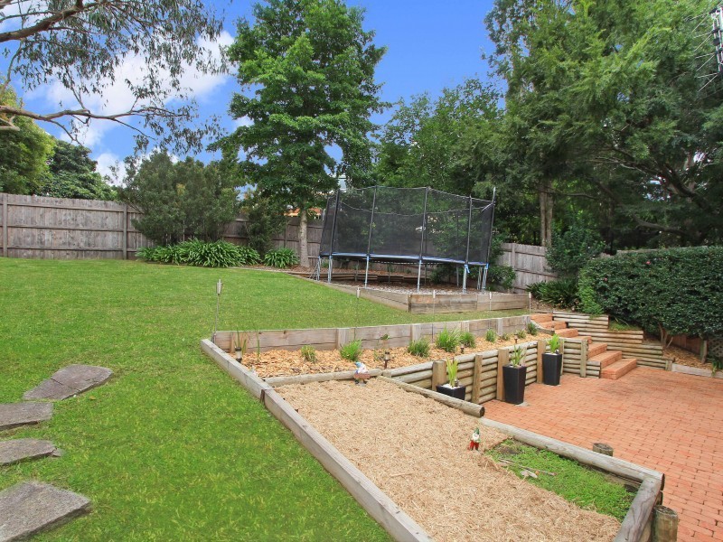 33 Avon Parade, Mount Kembla NSW 2526