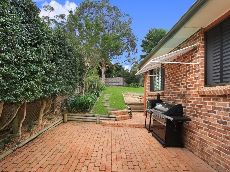 33 Avon Parade, Mount Kembla NSW 2526