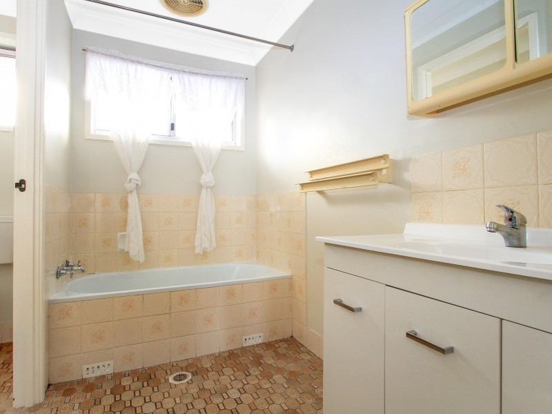 121 Cummins Street, Unanderra NSW 2526