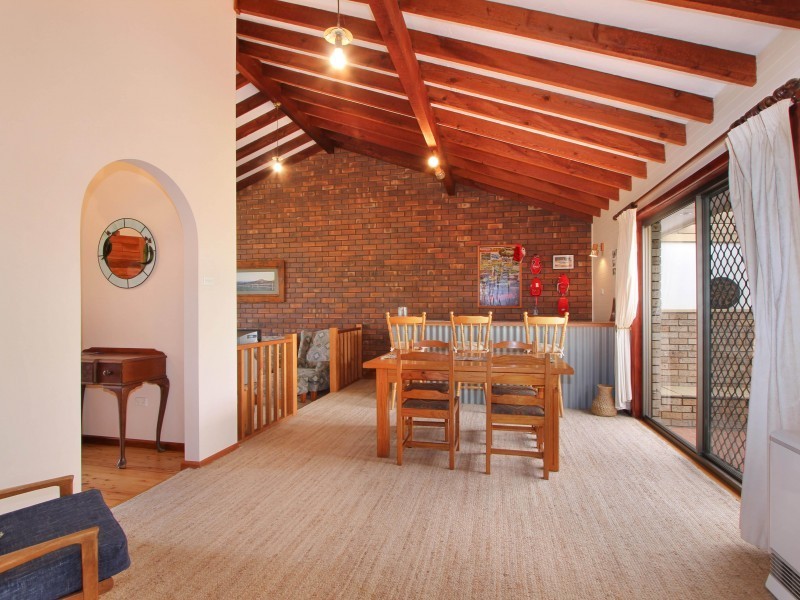 18 Highview Drive, Farmborough Heights NSW 2526