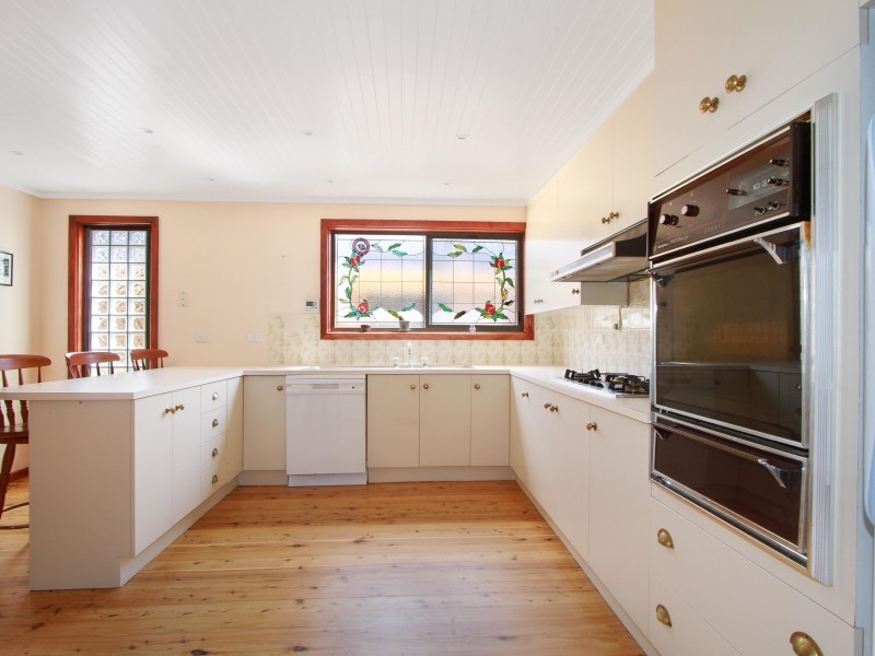 18 Highview Drive, Farmborough Heights NSW 2526