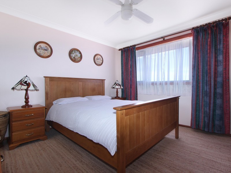 18 Highview Drive, Farmborough Heights NSW 2526