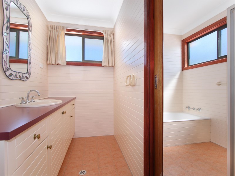 18 Highview Drive, Farmborough Heights NSW 2526