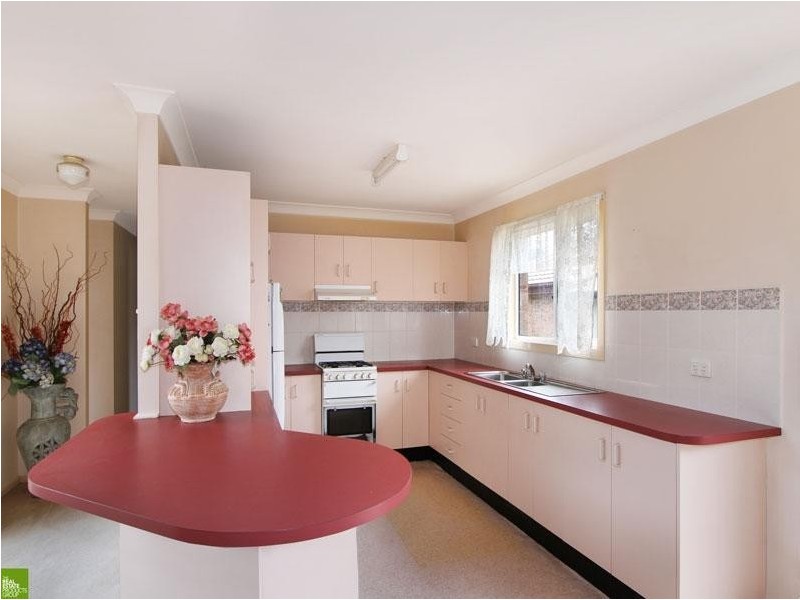8 Ashmore Crescent, Kanahooka NSW 2530