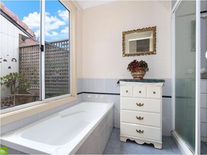 8 Ashmore Crescent, Kanahooka NSW 2530