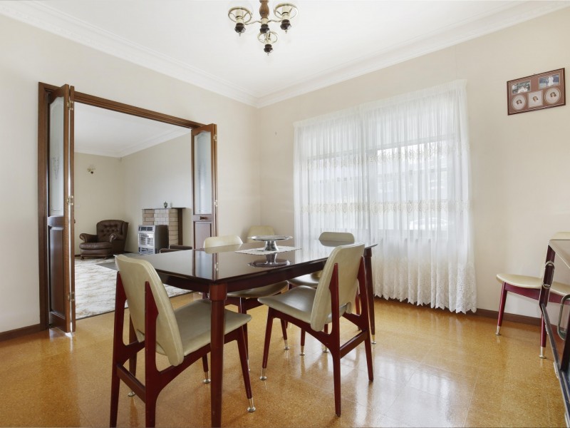 6 The Avenue, Coniston NSW 2500