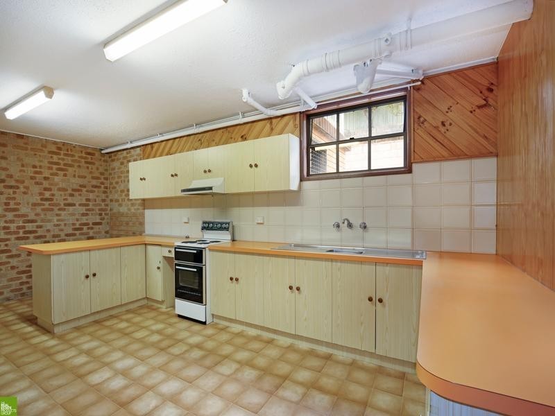 6 The Avenue, Coniston NSW 2500