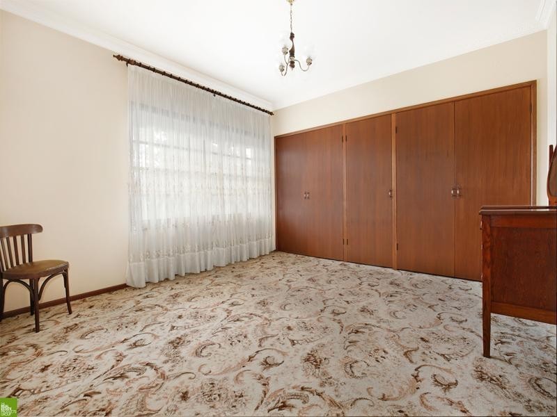 6 The Avenue, Coniston NSW 2500