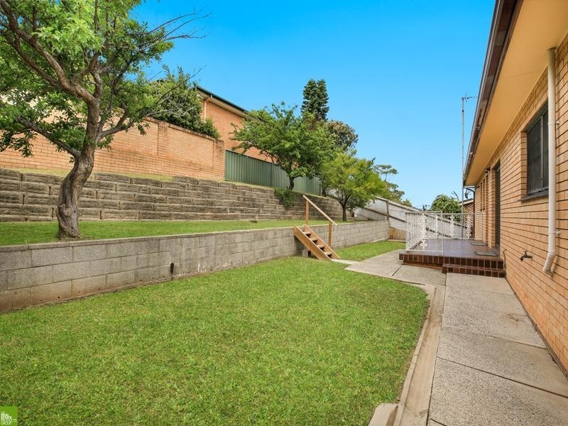 6 The Avenue, Coniston NSW 2500