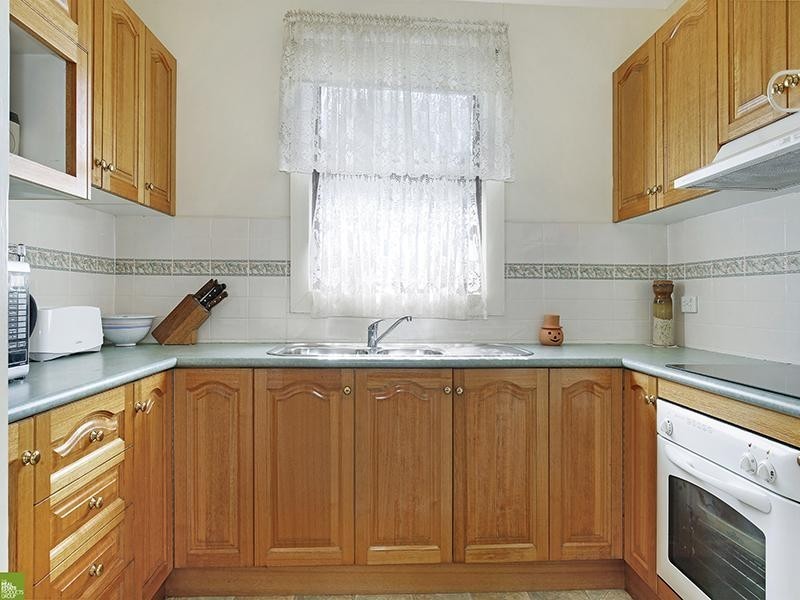 37 Hurt Parade, Unanderra NSW 2526