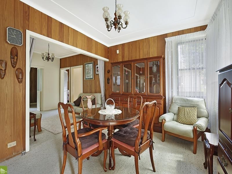 37 Hurt Parade, Unanderra NSW 2526