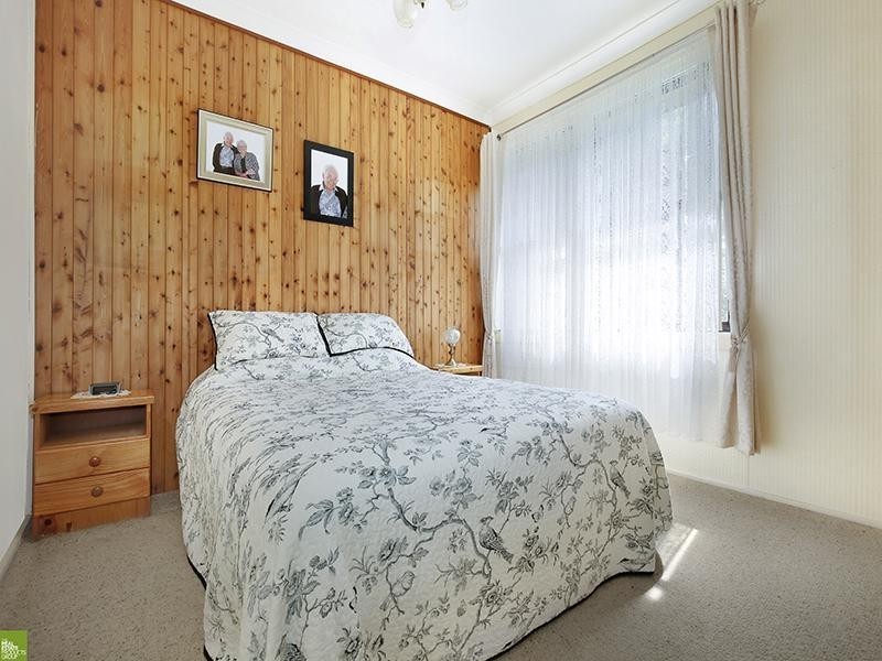 37 Hurt Parade, Unanderra NSW 2526