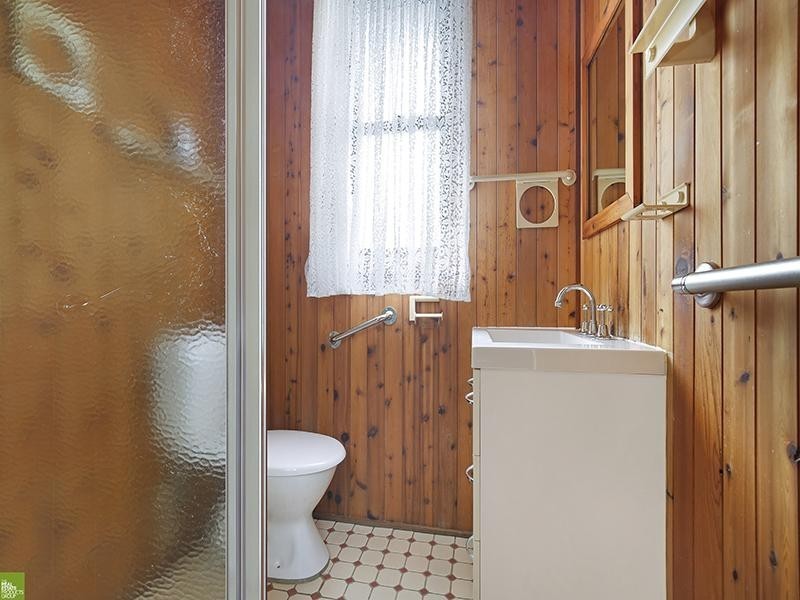 37 Hurt Parade, Unanderra NSW 2526