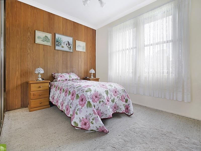 37 Hurt Parade, Unanderra NSW 2526