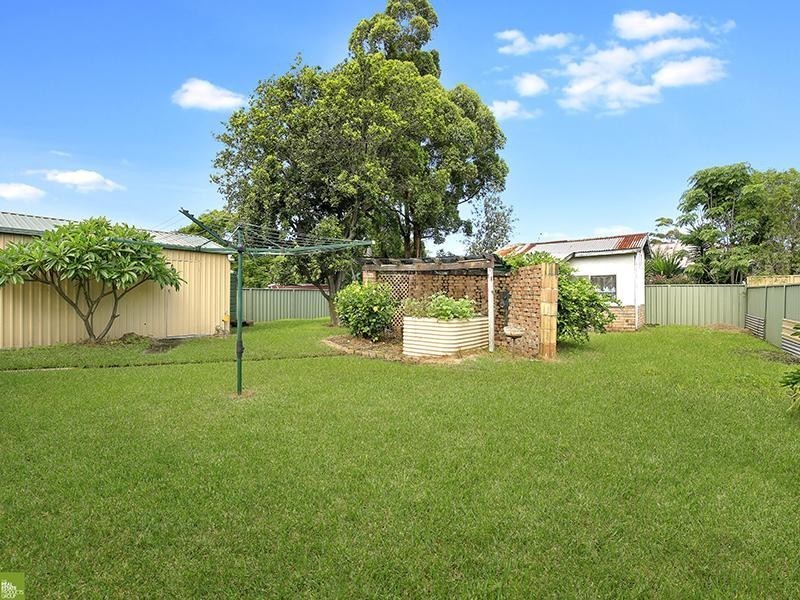 37 Hurt Parade, Unanderra NSW 2526