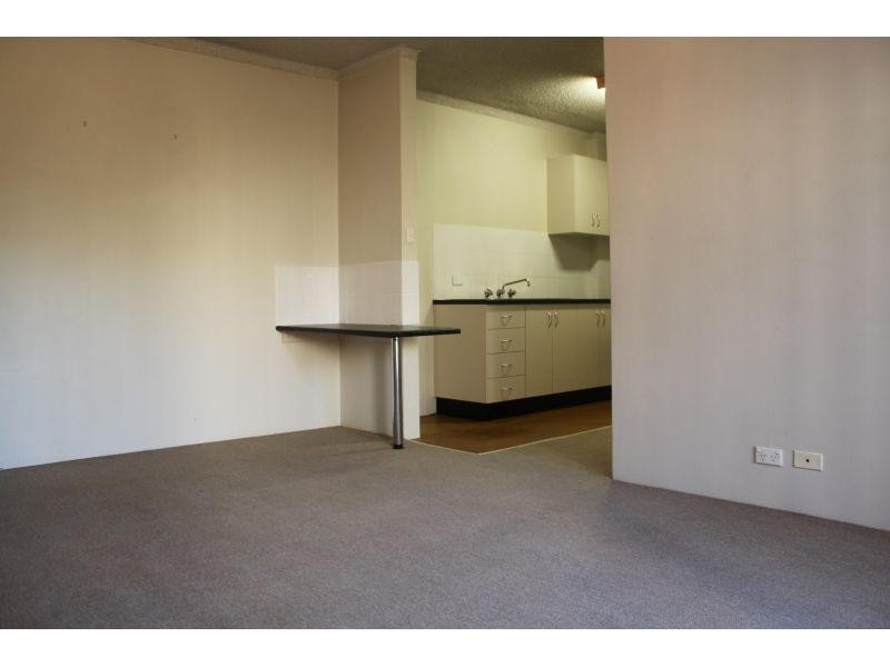 2/15 Gilmore Street, West Wollongong NSW 2500