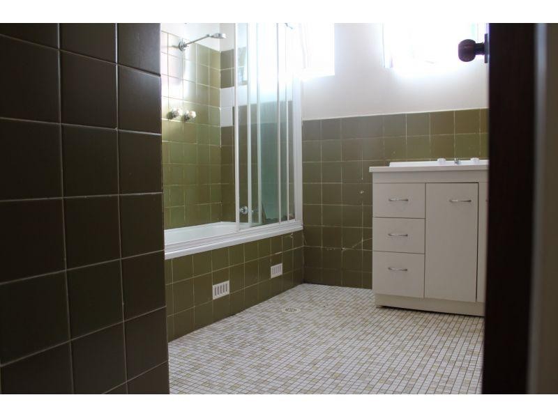 2/15 Gilmore Street, West Wollongong NSW 2500