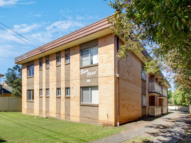 2/15 Gilmore Street, West Wollongong NSW 2500