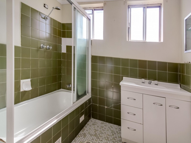 2/15 Gilmore Street, West Wollongong NSW 2500