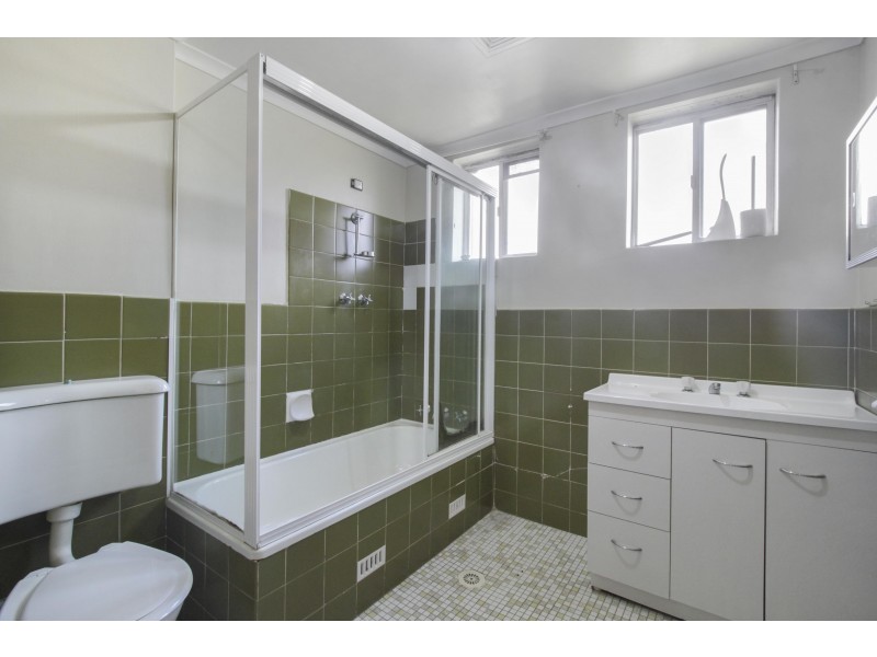 2/15 Gilmore Street, West Wollongong NSW 2500