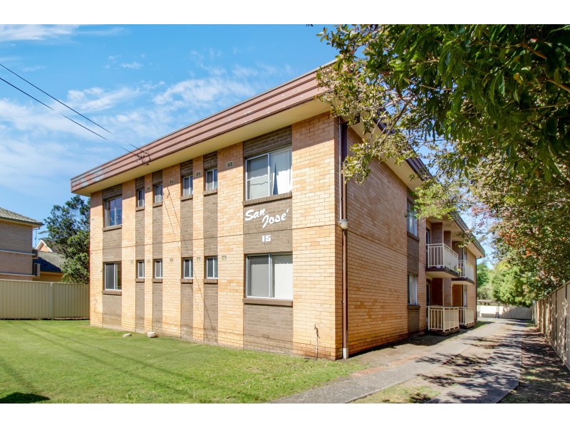 2/15 Gilmore Street, West Wollongong NSW 2500